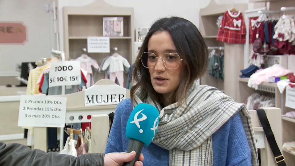 Ruth Marcos Villar, dependienta de uno de los comercios de la calle del Sol de Plasencia