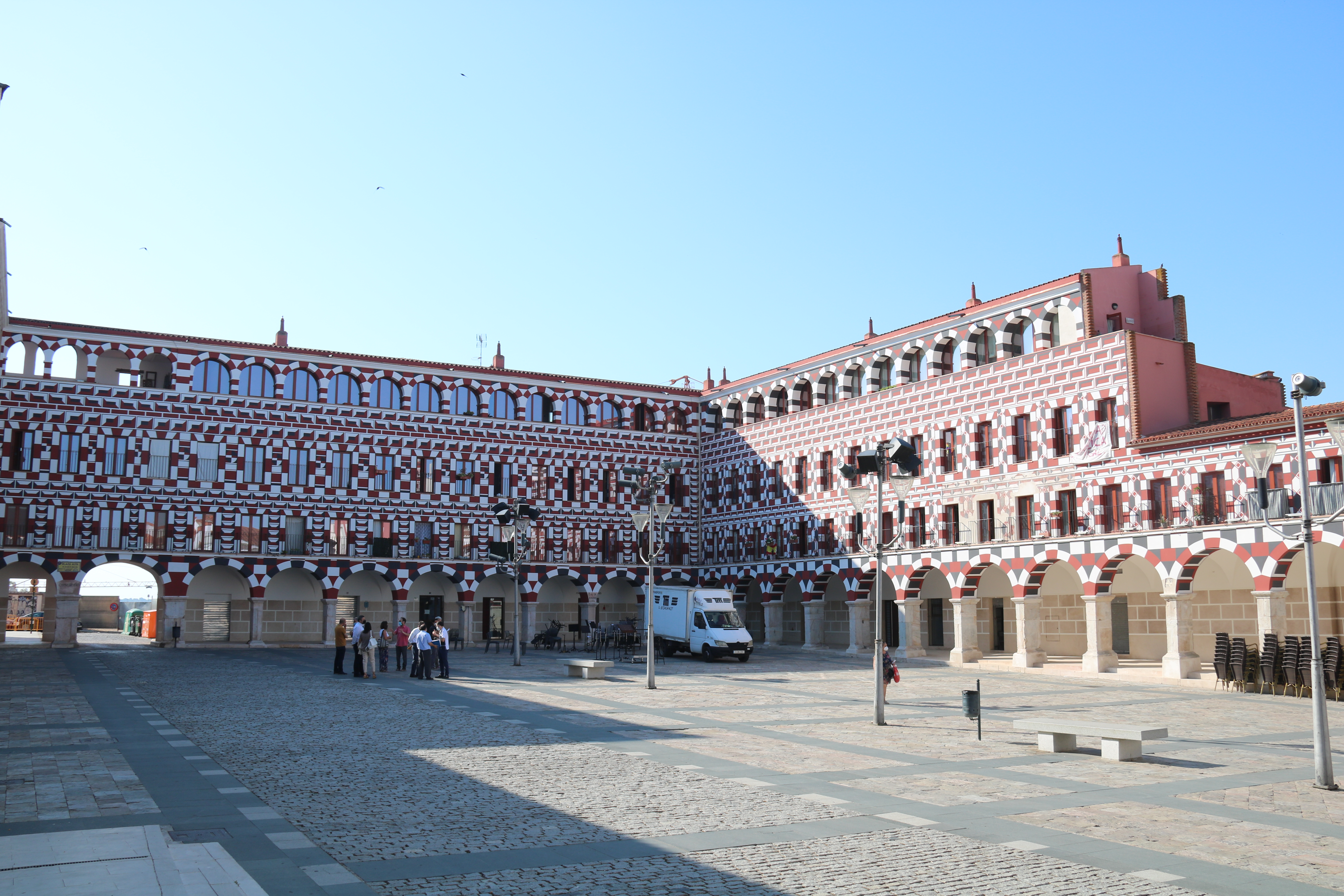 Imagen de la Plaza Alta con las Casas Coloradas