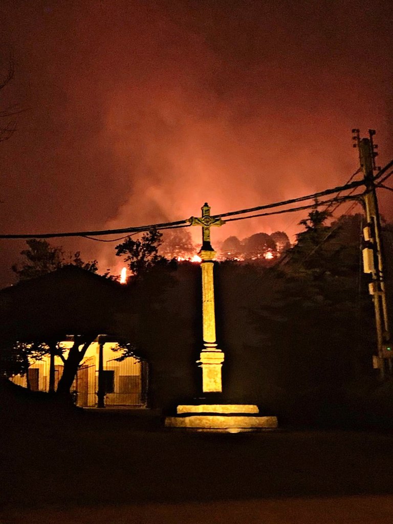 Imagen del incendio vista desde Aldeanueva de la Vera | Asociación de Trabajadores BRIF