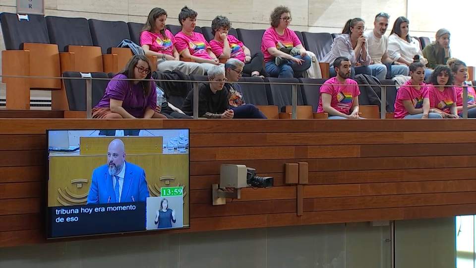 La Asamblea rechaza la derogación de la ley LGTBI solicitada por VOX  