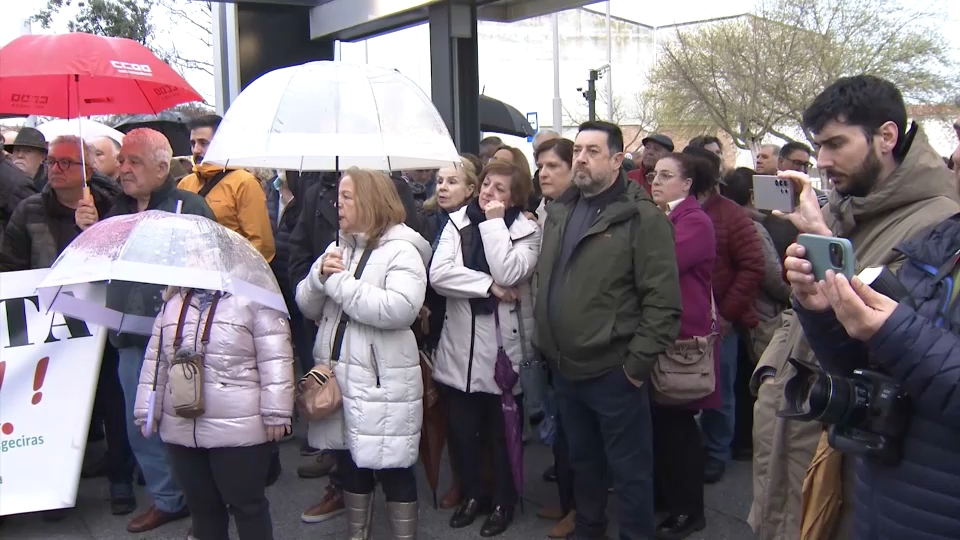 Cerca de 400 personas se manifiestan esta tarde en Plasencia en defensa de un transporte ferroviario digno 