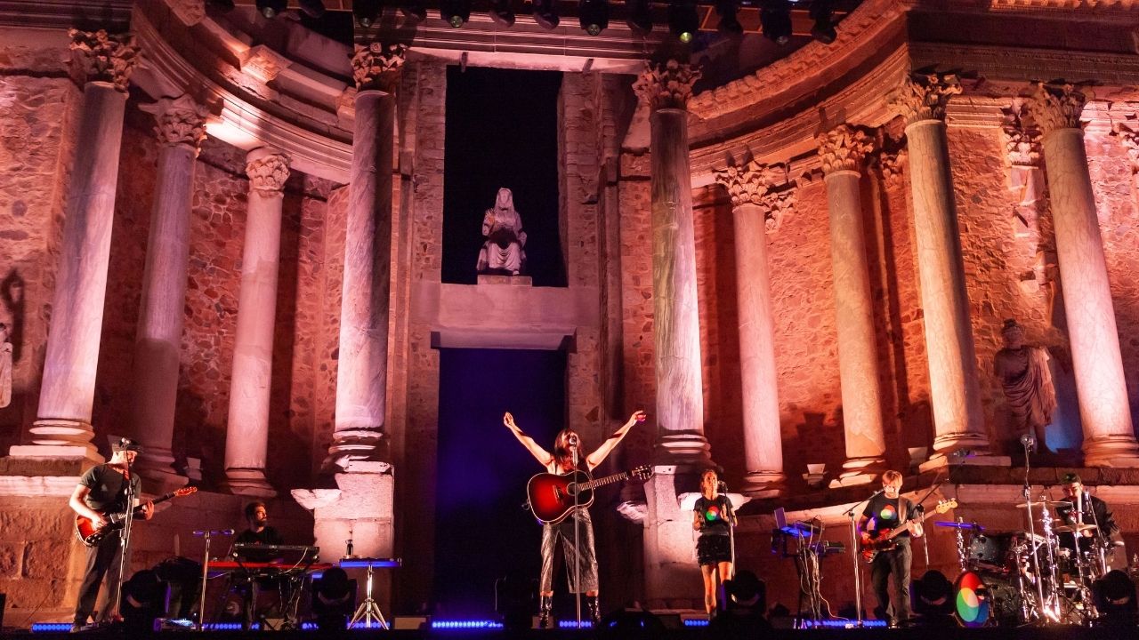 Amaral en concierto en el Teatro Romano de Mérida