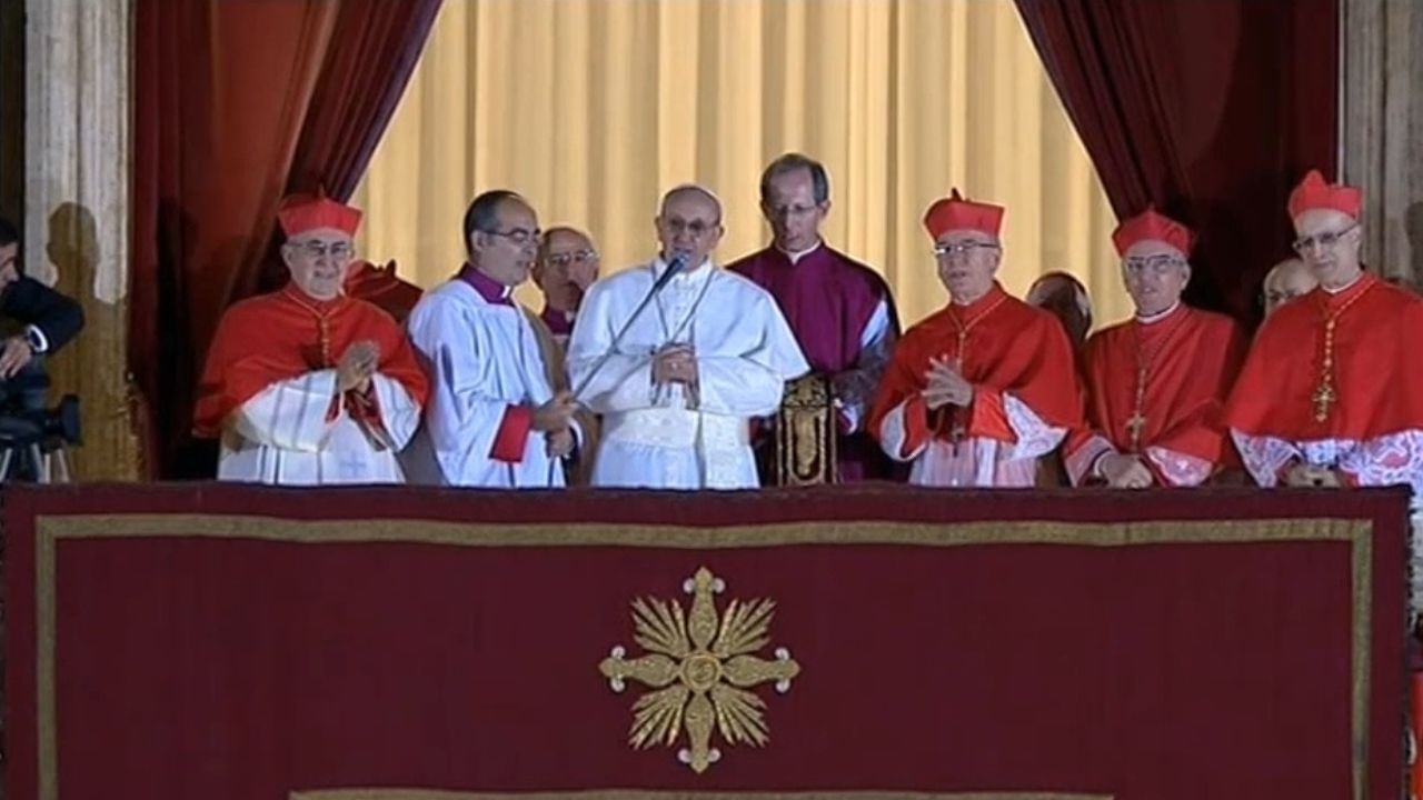 Fumata blanca del 13 de marzo de 2013, elegido el Papa Francisco