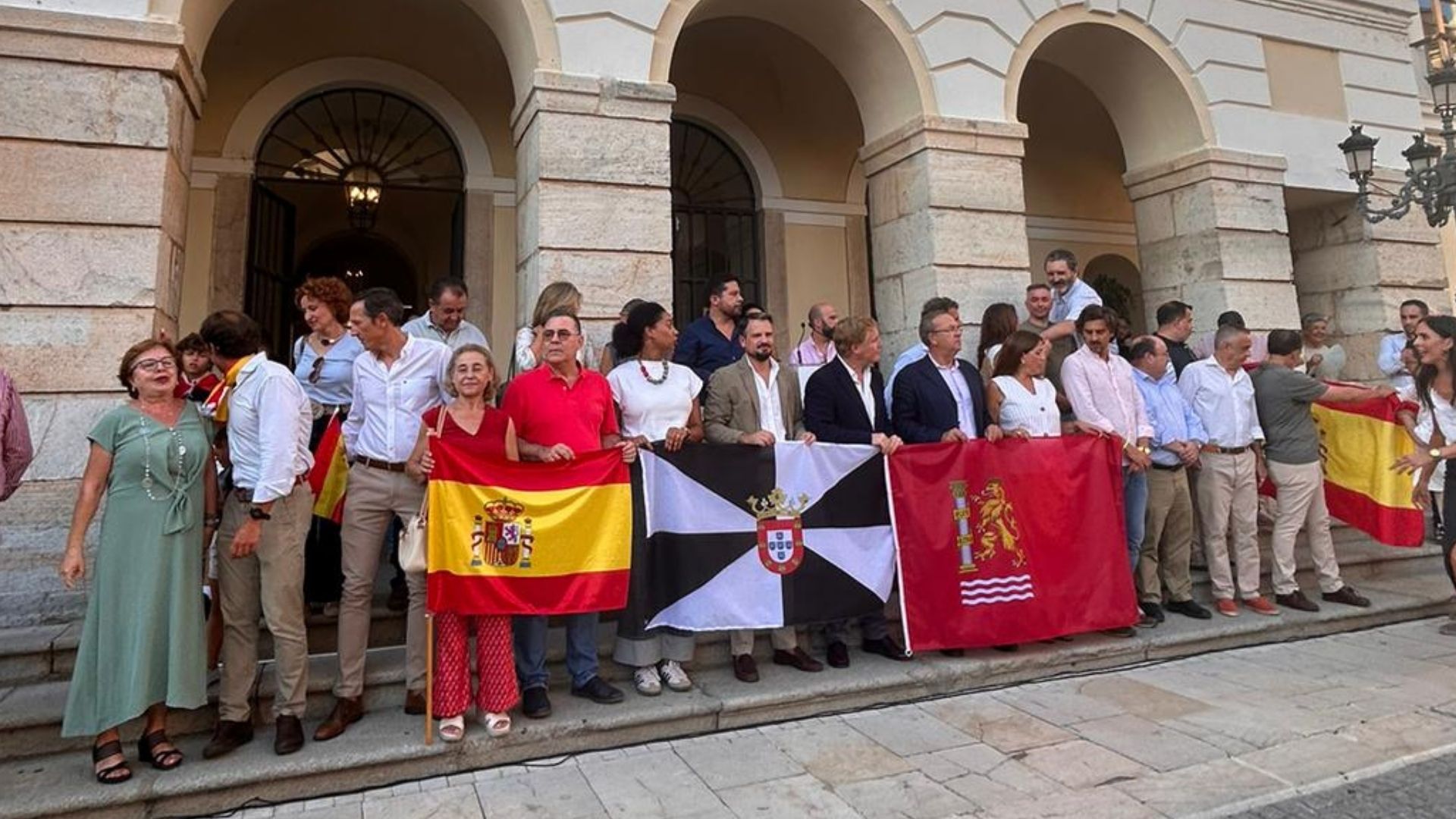 Autoridades en la concentración de Badajoz