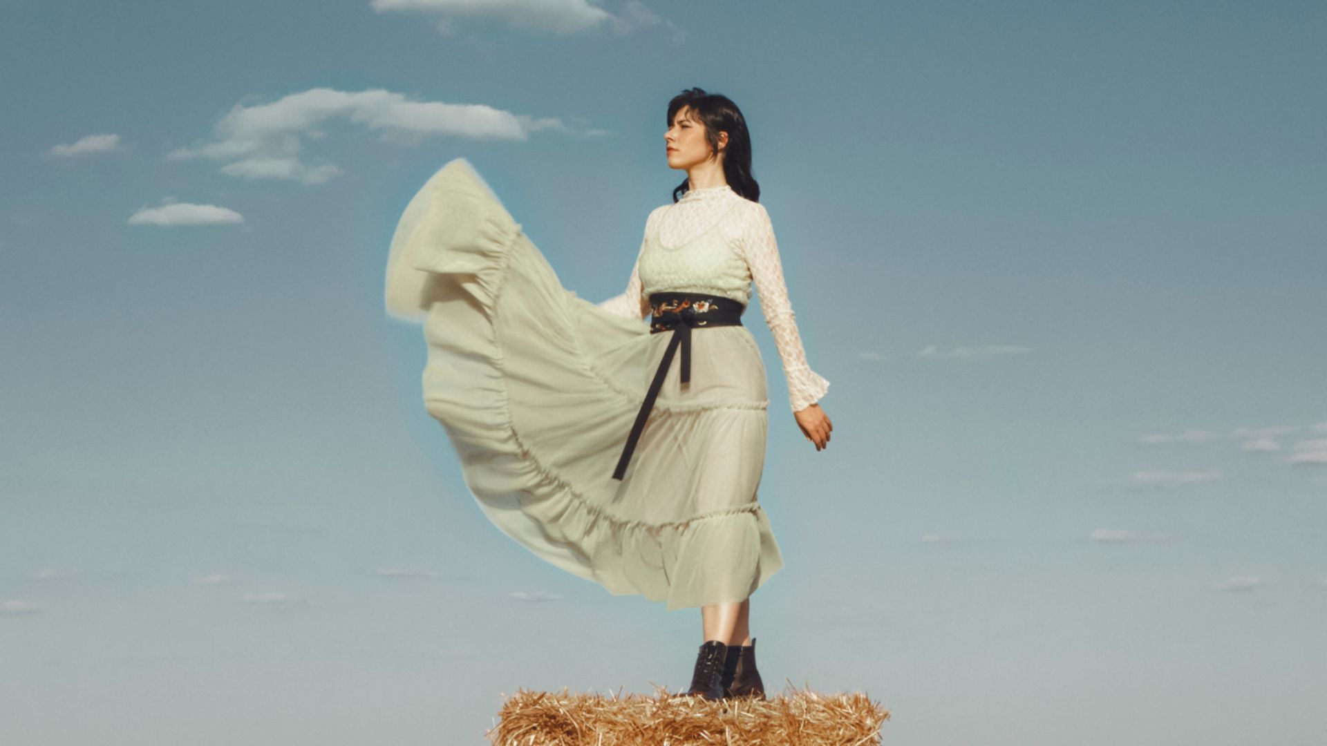 Chloé Bird en una foto promocional