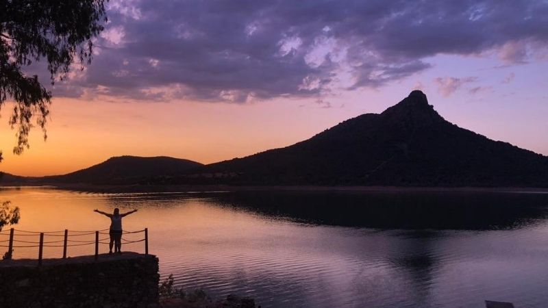 atardecer en embalse extremeño