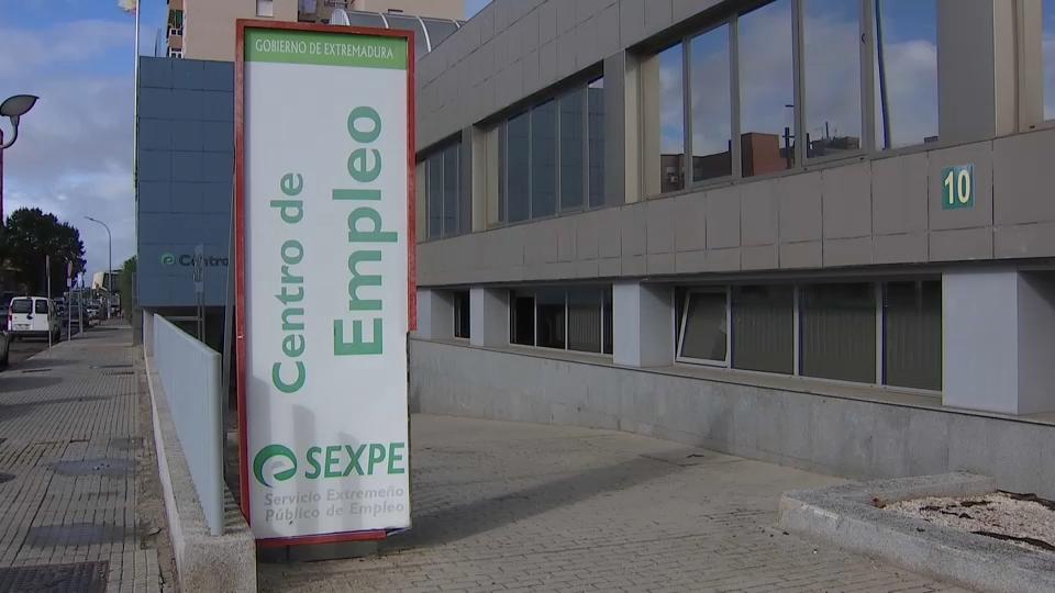 Baja un 3´27 % el número de parados en Extremadura, 2.387 personas menos