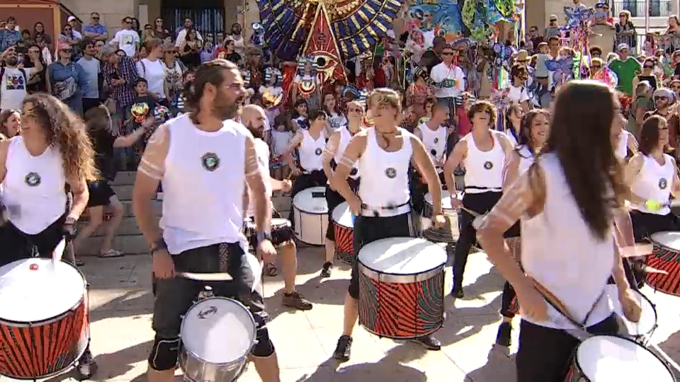 El festival Womad de Cáceres se despide este domingo con su tradicional pasacalles al ritmo de la percusión