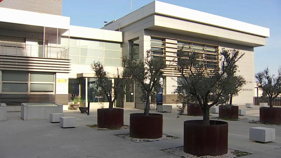 Detenida una mujer de 53 años en Mérida por contratar tres líneas de teléfono con un DNI extraviado