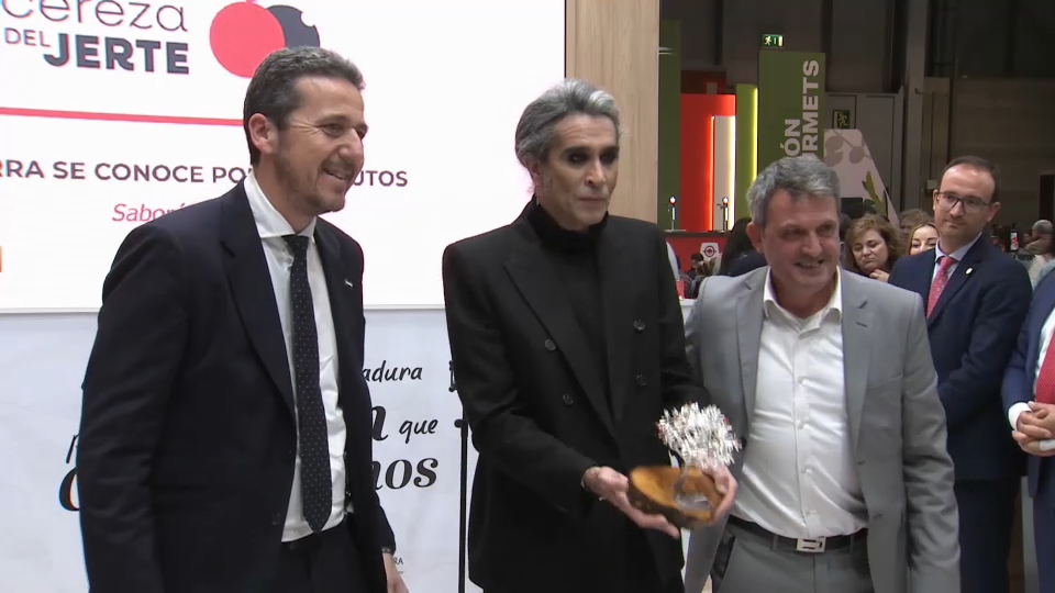 Mario Vaquerizo recibe el Premio a la Excelencia Picota del Jerte 2025 como "un lujo y un honor"