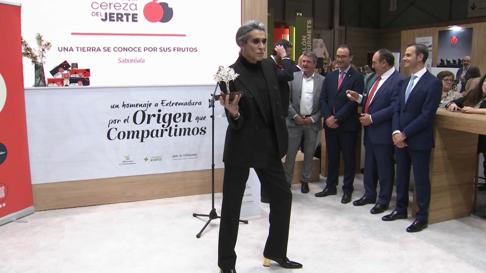 Mario Vaquerizo recibe el Premio a la Excelencia Picota del Jerte 2025 como "un lujo y un honor"