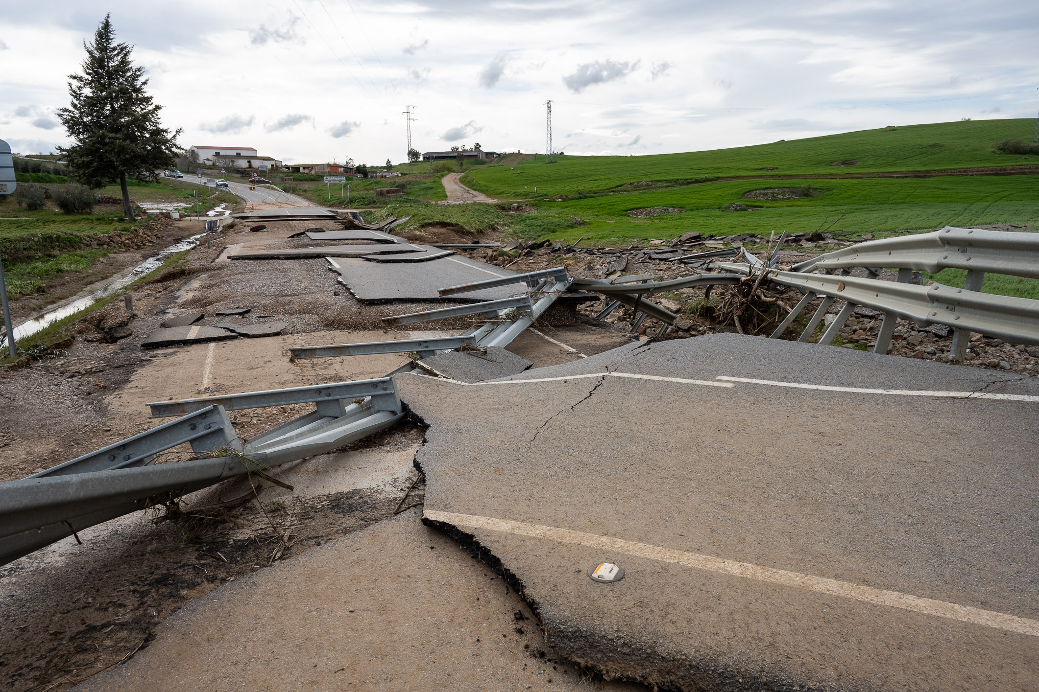 La presidenta de la Junta visita algunas de las zonas más castigadas por las inundaciones