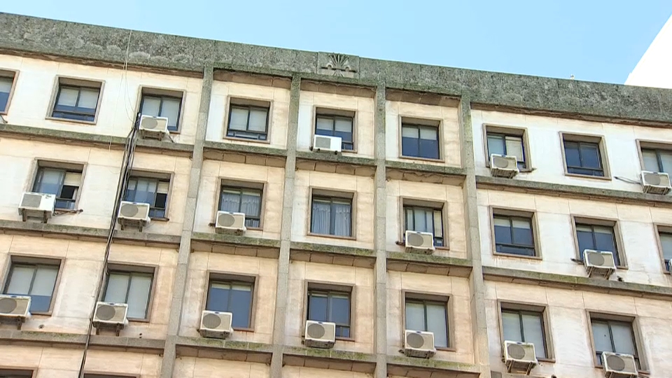 Licitada la retirada de los símbolos franquistas del edificio del antiguo "Sindicato vertical" de Cáceres