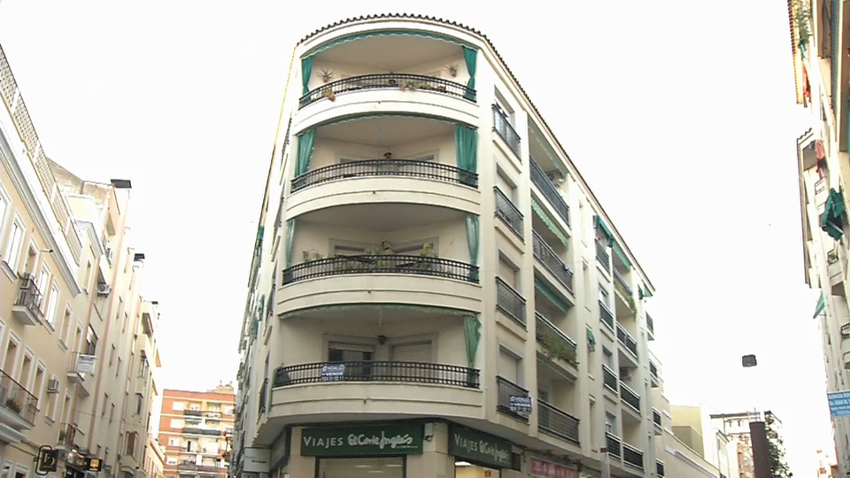 Una familia necesitaría ahorrar 16 años en Badajoz y 15 en Cáceres para conseguir la entrada de una vivienda