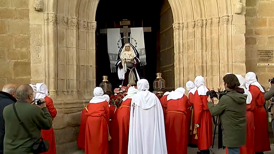 El Cristo de la Victoria y La Virgen del Buen Fin protagonizan la jornada del Sábado Santo en Cáceres