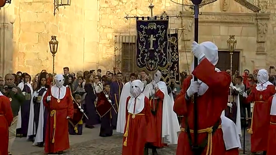 El Cristo de la Victoria y La Virgen del Buen Fin protagonizan la jornada del Sábado Santo en Cáceres