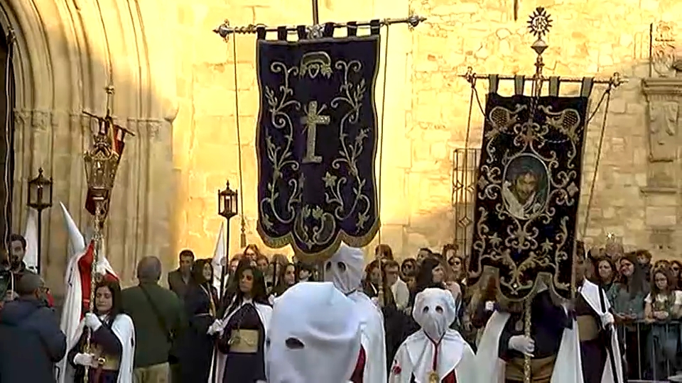 El Cristo de la Victoria y La Virgen del Buen Fin protagonizan la jornada del Sábado Santo en Cáceres