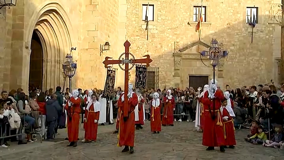 El Cristo de la Victoria y La Virgen del Buen Fin protagonizan la jornada del Sábado Santo en Cáceres