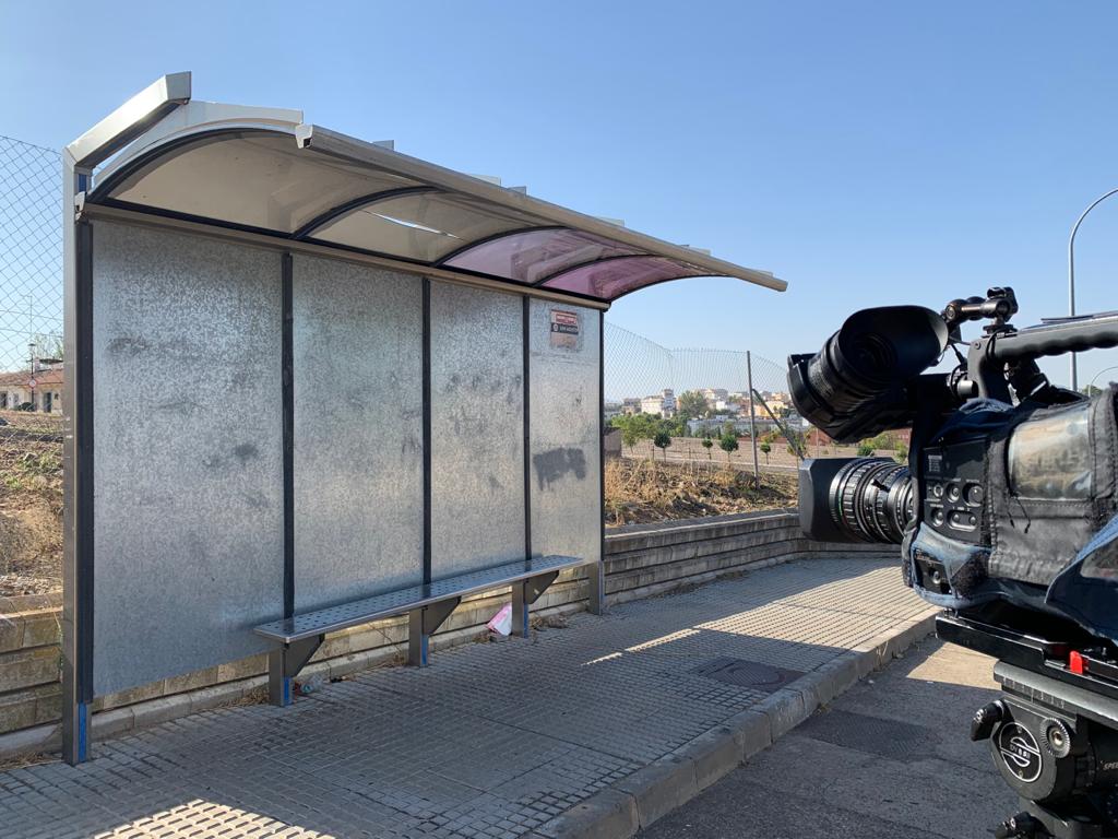 Parada de autobuses de la calle Mirandilla donde apareció el cuerpo de la víctima