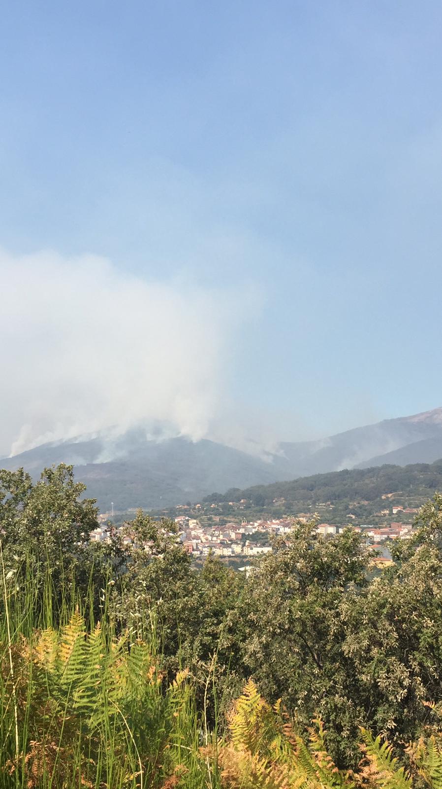 Imagen del incendio desde Aldeanueva de la Vera