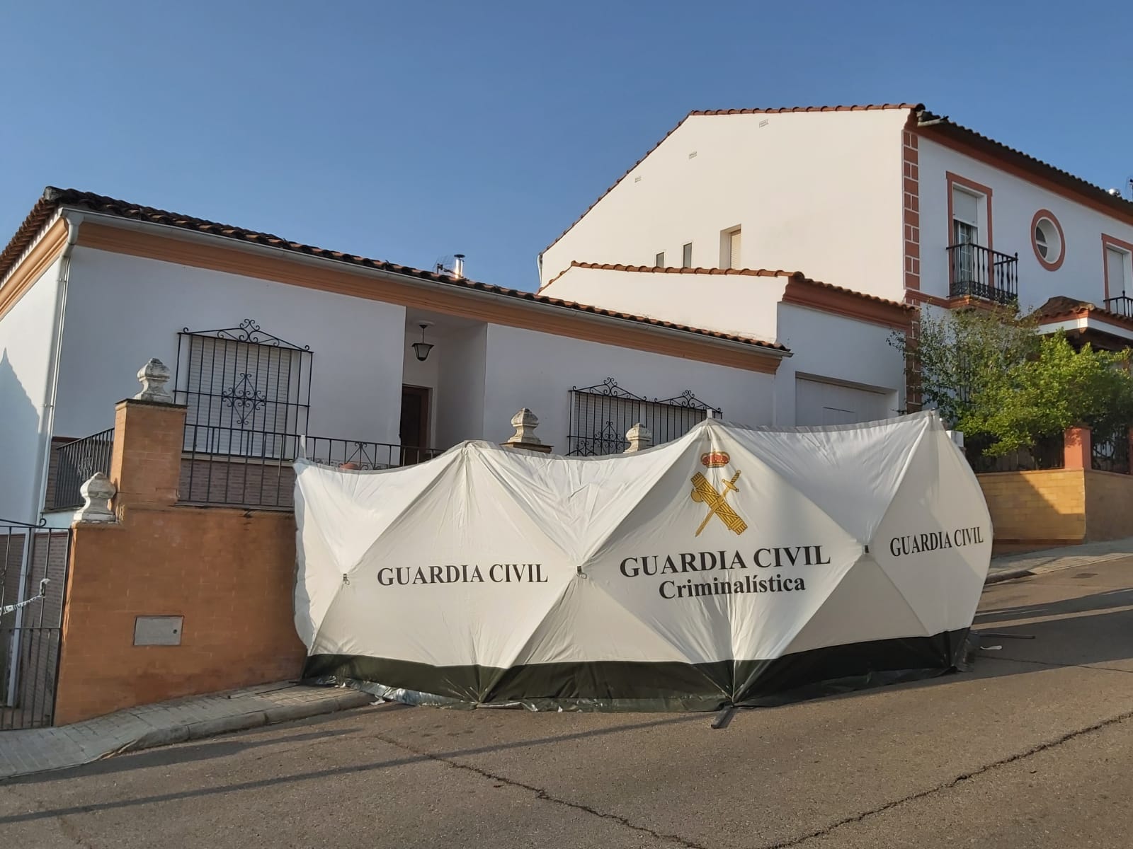 El equipo de Criminalística continúa en la casa del detenido por la muerte de Manuela Chavero