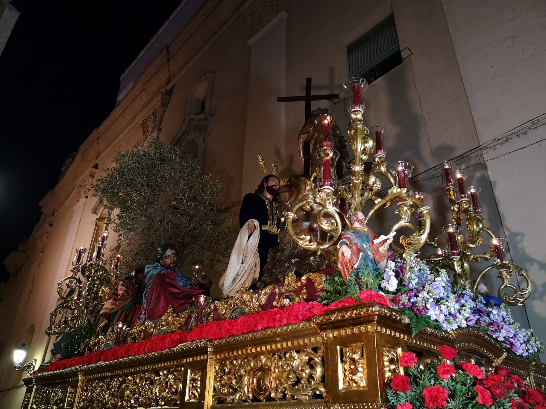 El Cristo de la Humildad ha podido procesionar finalmente por las calles de Badajoz