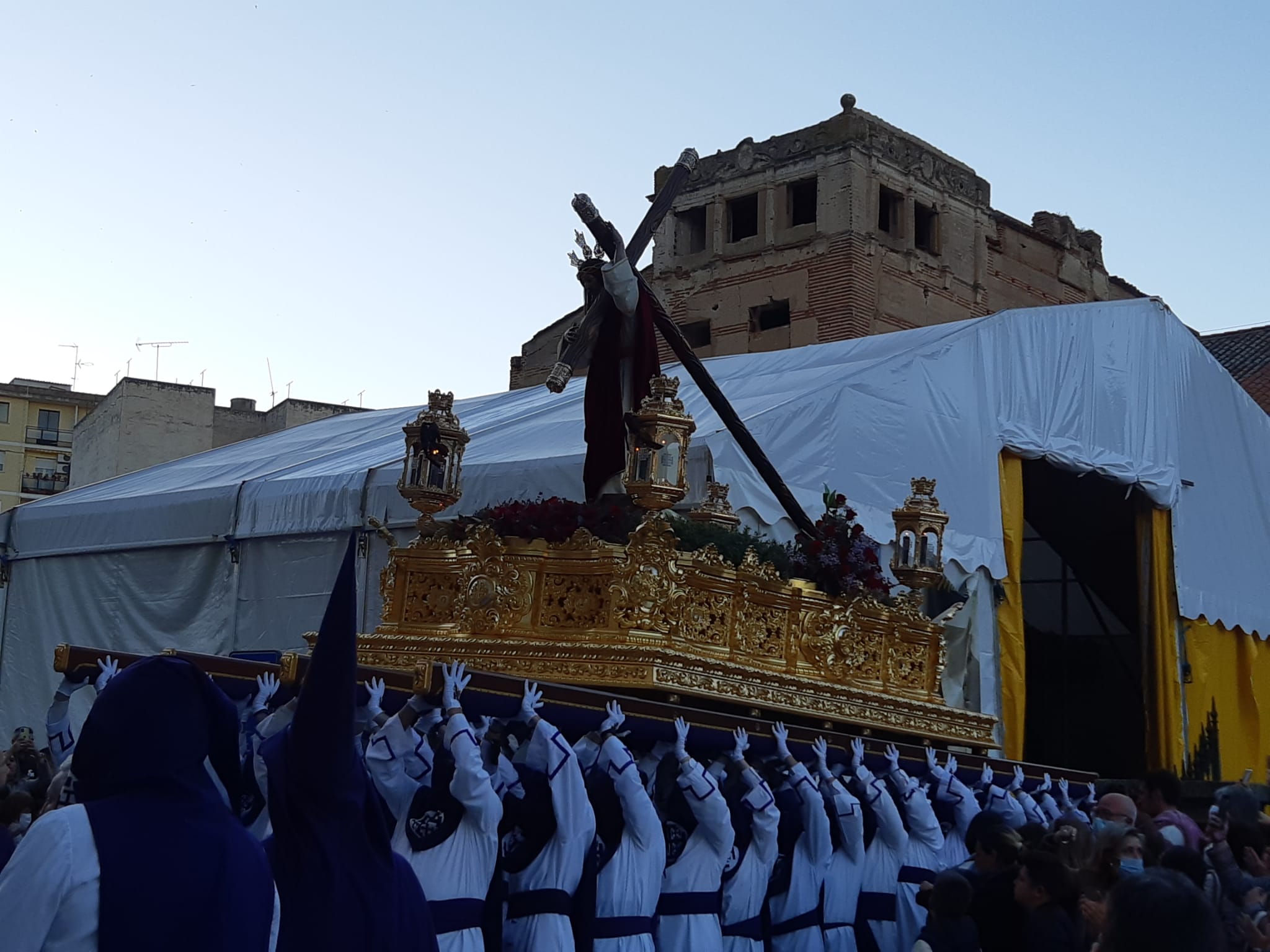 Nuestro Padre Jesús Nazareno, saliendo de la Basílica de Santa Eulalia