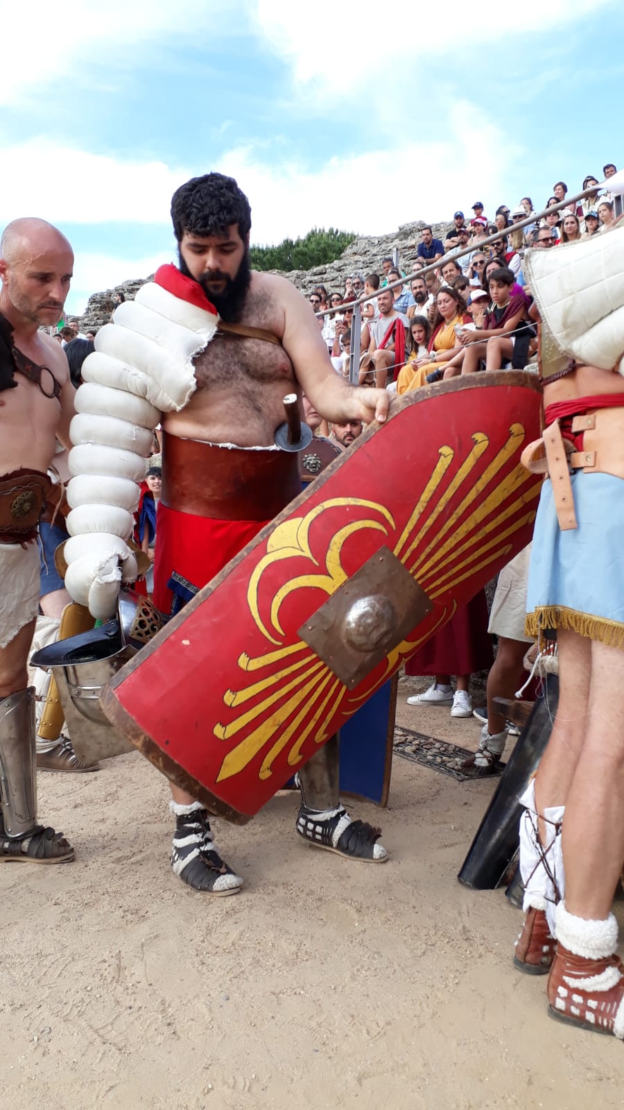 Gladiador romano preparándose para luchar