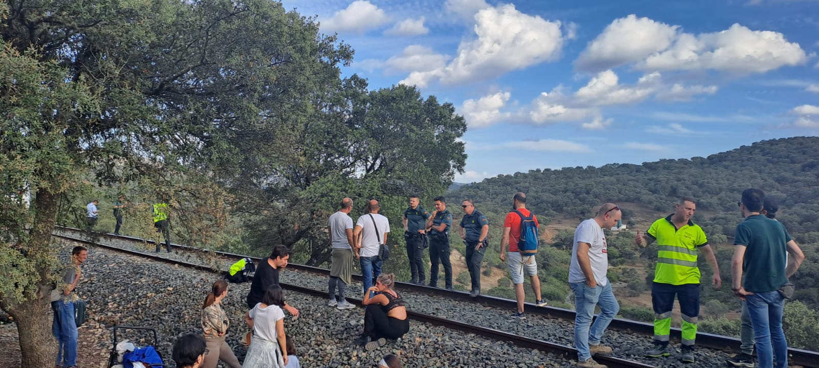 Sale ardiendo el tren entre Cazalla y Zafra