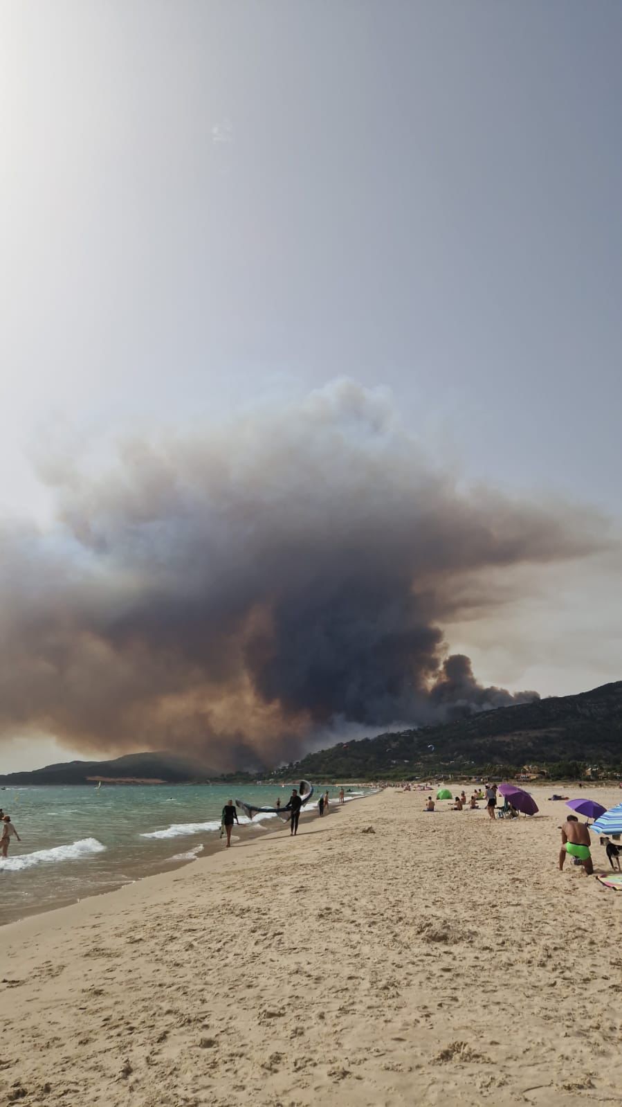 Vista del incendio desde la casa de Luis Motera.