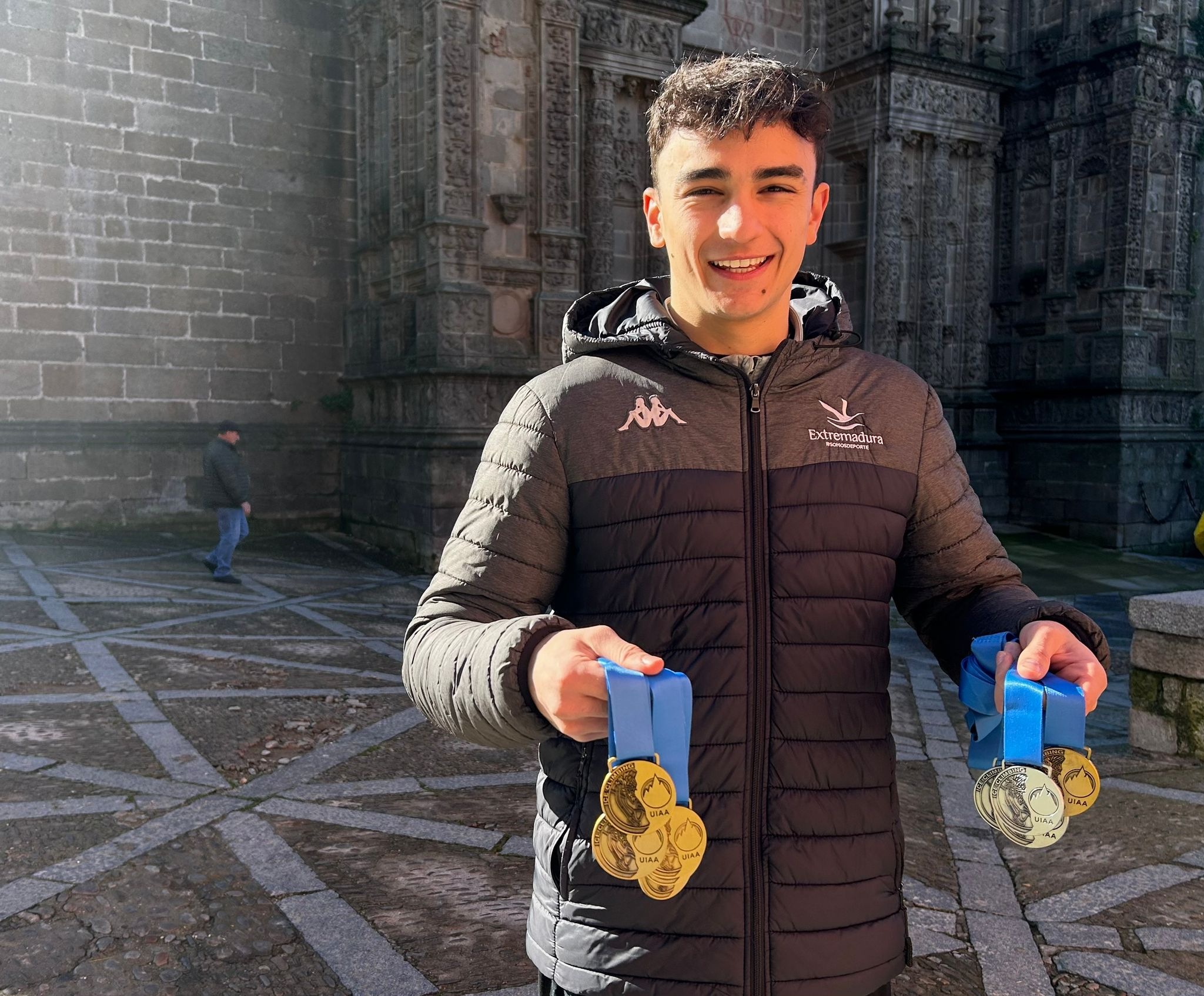 Jorge Veiga posa con las medallas