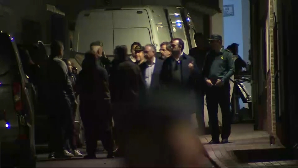 José Luis Quintana, delegado del Gobierno, llega al lugar en el que se encuentra la Guardia CIvil