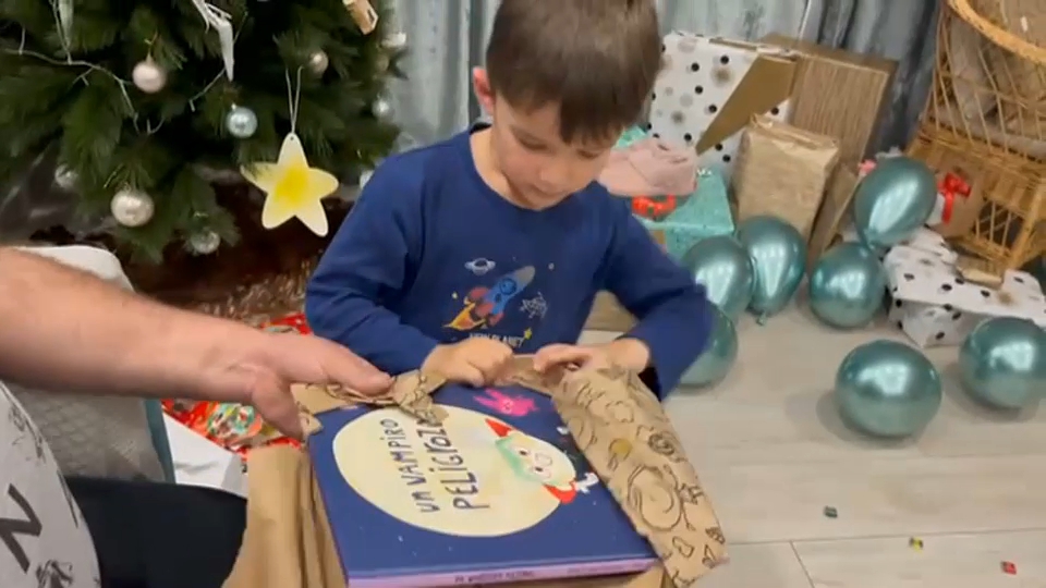 Abriendo los regalos de Reyes