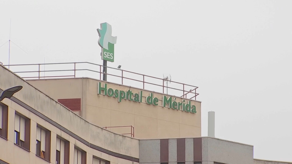 Herido un trabajador de 50 años tras caer desde una altura de cinco metros en un concesionario de Almendralejo