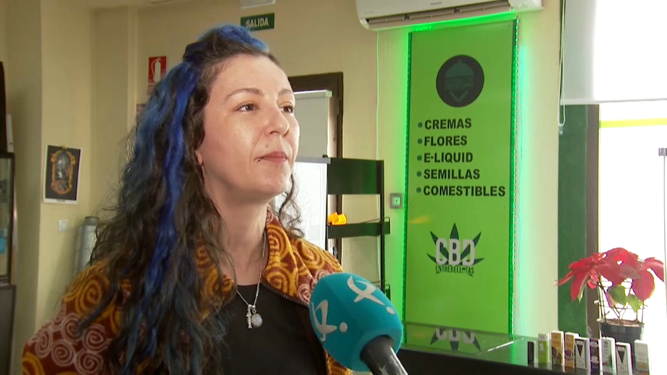 Nuria Porras, gerente de tienda de CBD en Plasencia