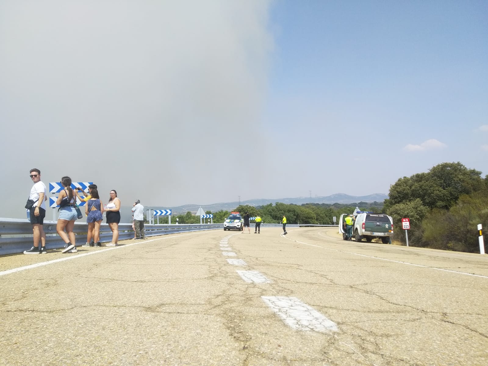 La Guardia Civil ha cortado la antigua carretera Nacional-V, a la altura de Jaraicejo.
