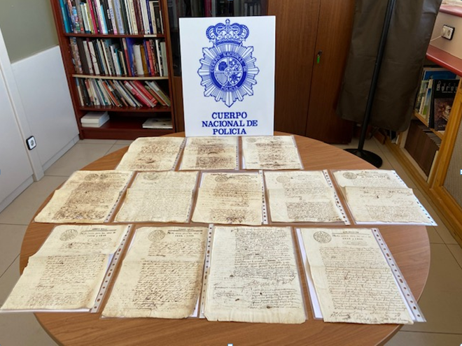 Parte de los manuscritos hallados por la Policía Nacional