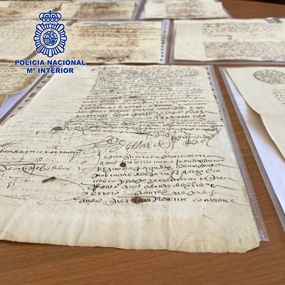 Parte de los manuscritos hallados por la Policía Nacional
