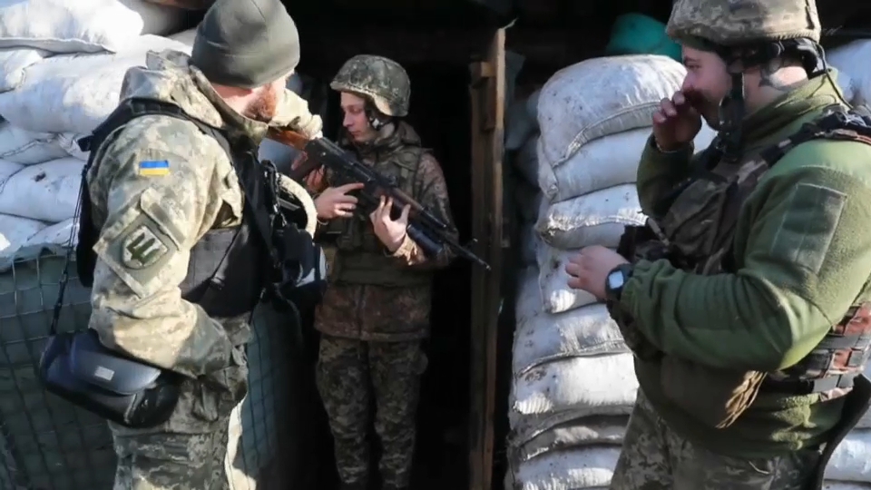 Grupo se soldados ucranianos en los puestos del Donbass