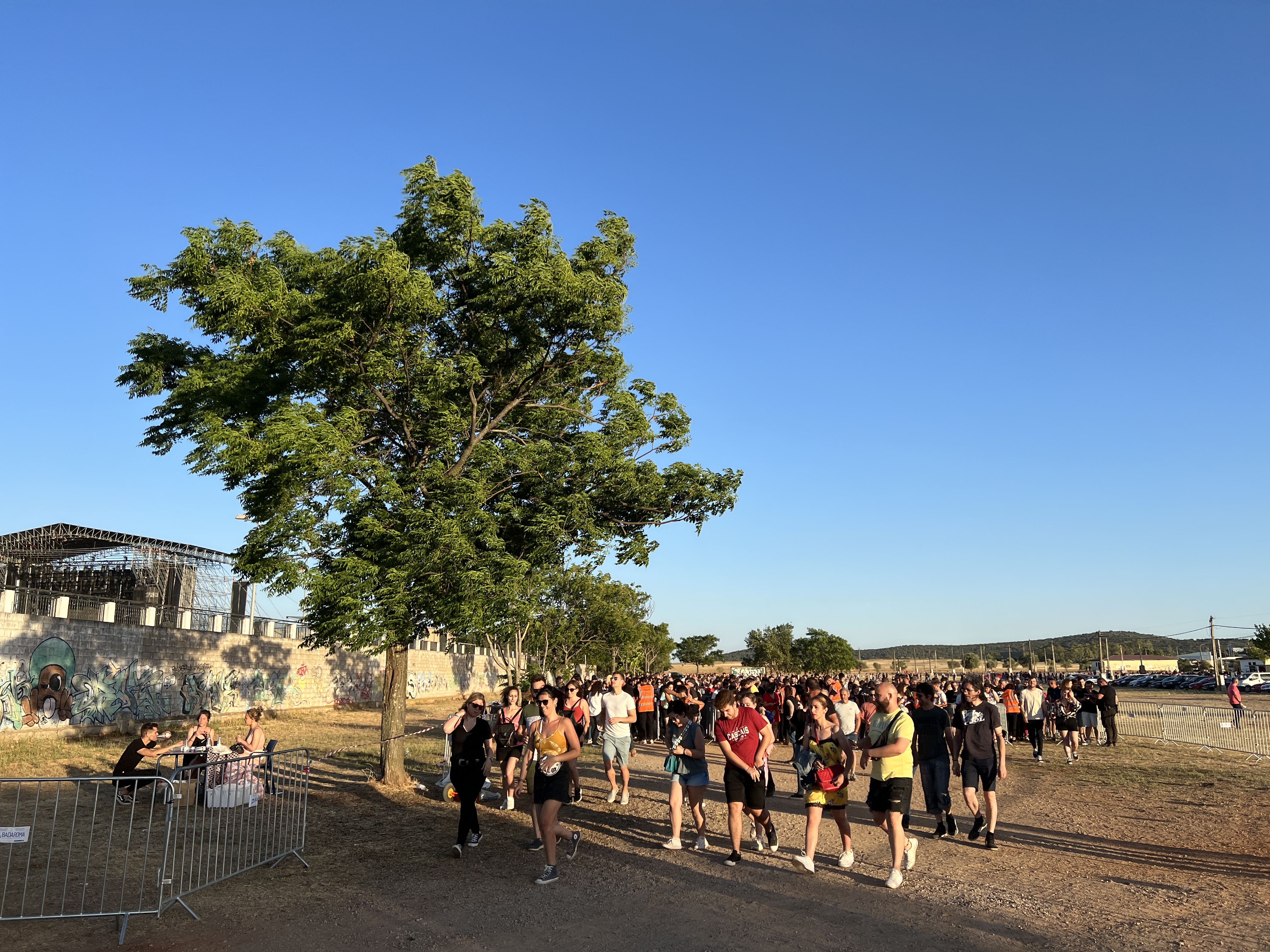 Entrada de los fans al Recinto Ferial