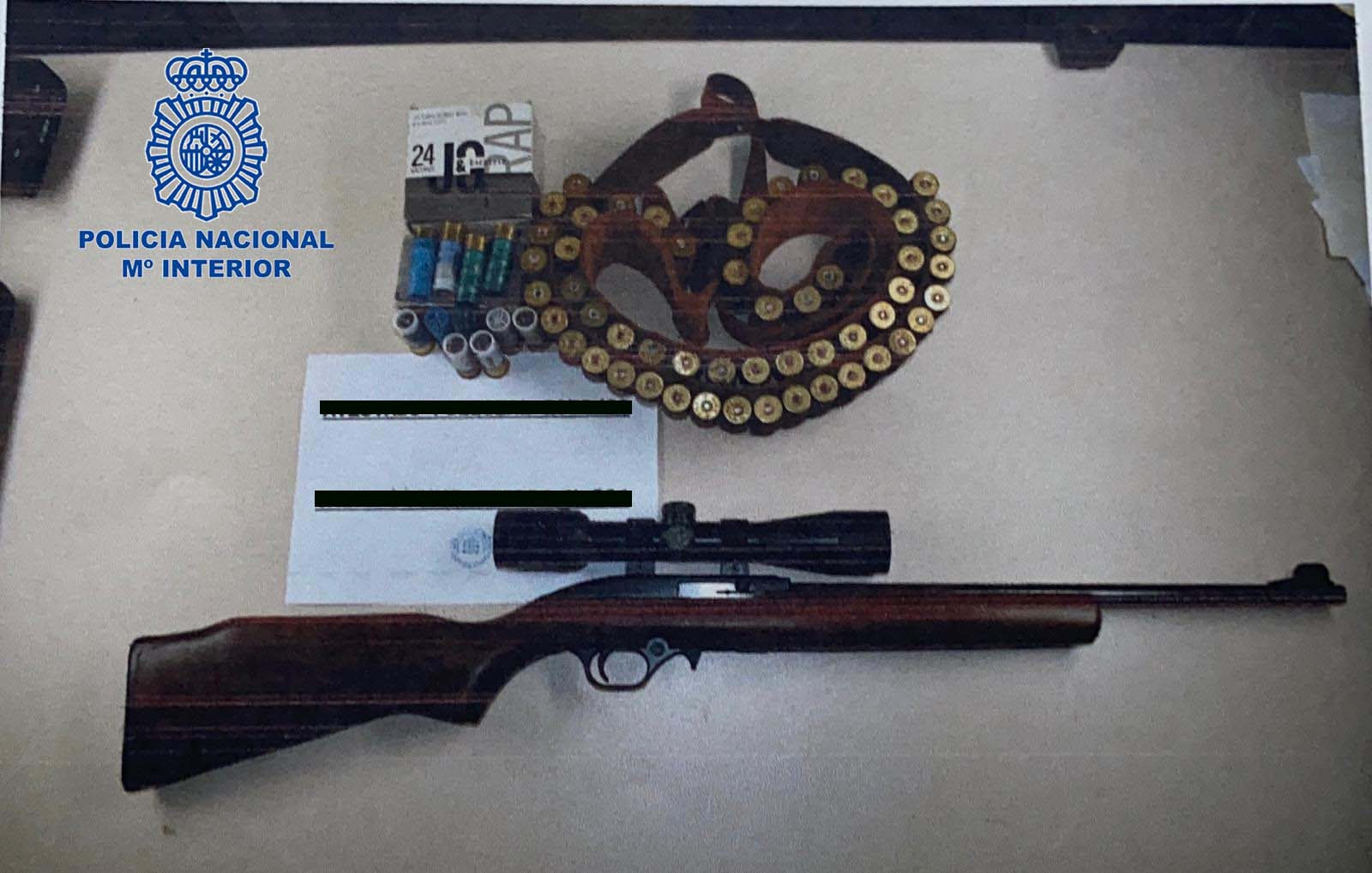 Imagen del armamento encontrado en el registro de las viviendas
