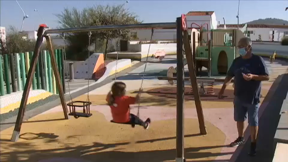 Parque infantil de Los Santos de Maimona.