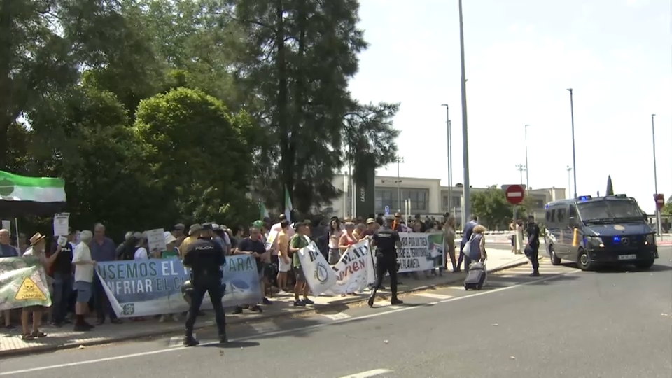 Manifestación inauguración tren rápido en Cáceres