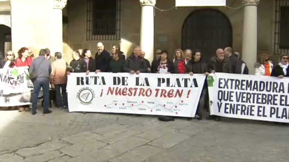 Raquel Sánchez ratifica que la nueva línea entre Plasencia y Badajoz estará electrificada en menos de cuatro meses