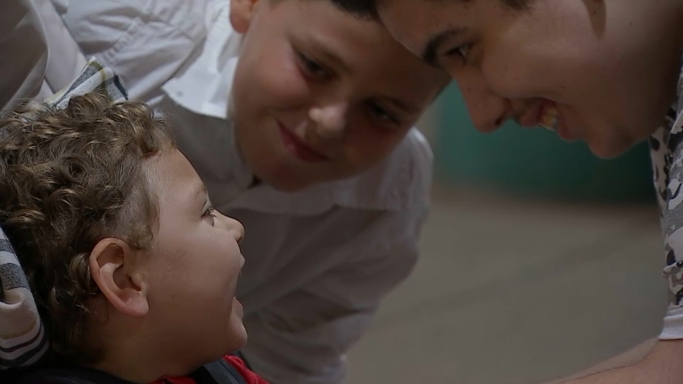 El pequeño Odín con sus hermanos