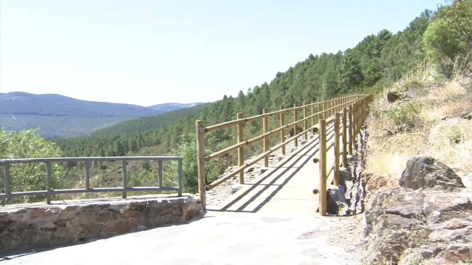 Pasarela de madera de El Meandro del Melero