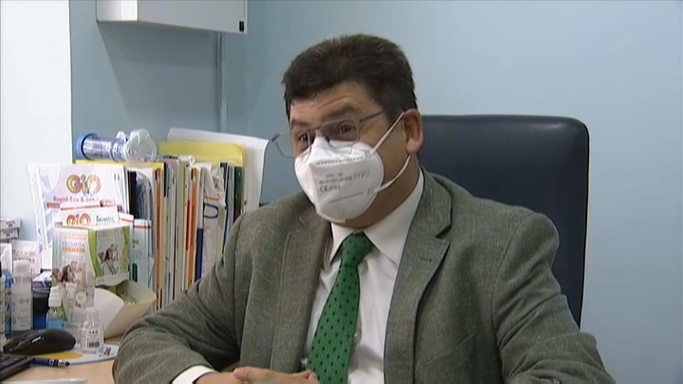 Luis Ortiz, pediatra