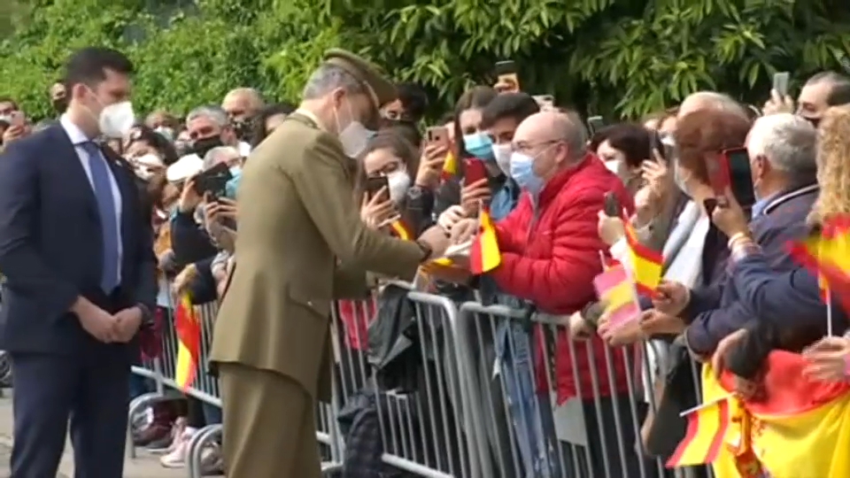 El Rey firmado autógrafo a los vecinos de Valencia de Alcántara