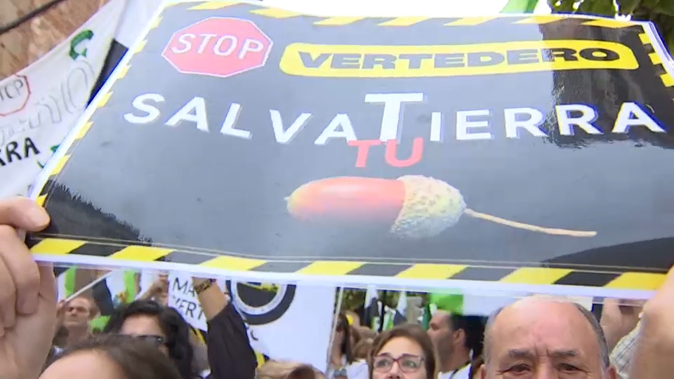 "Salva tu Tierra" recaba apoyos en el Congreso de los Diputados