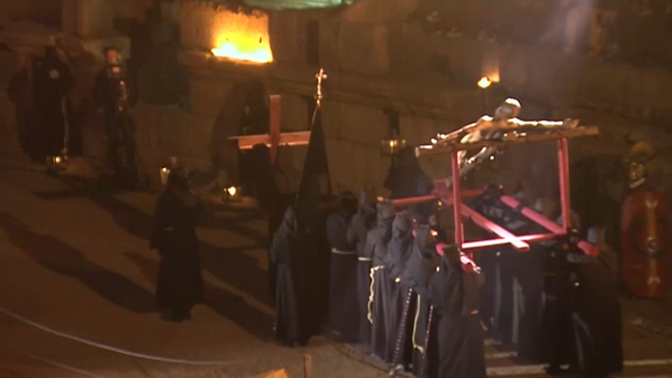 El Santo Entierro y el Vía Crucis en el Anfiteatro Romano centran el Viernes Santo de Mérida